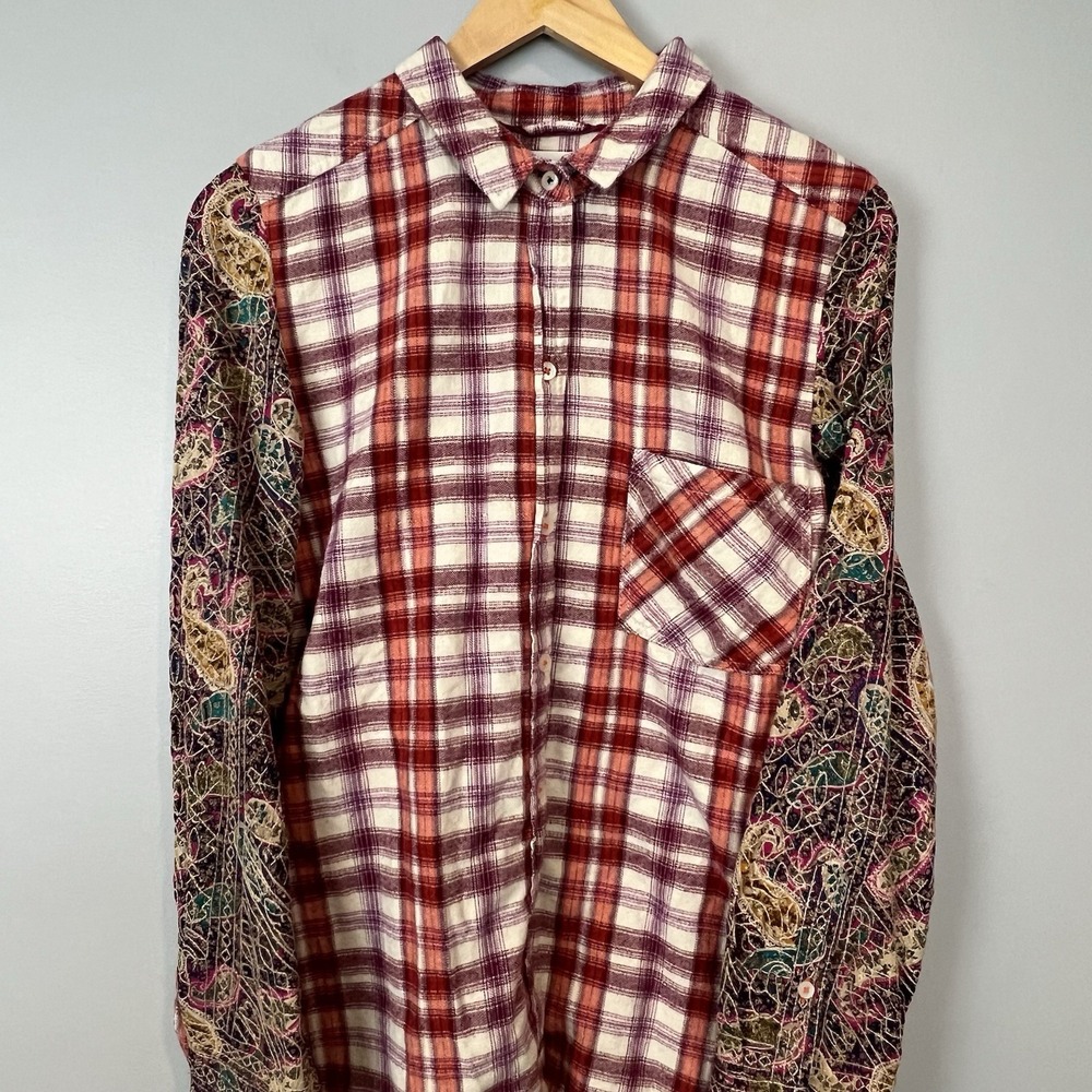 Holding Horses Button Up Shirt Women's Size XL Plaid Embroidered Paisley Sleeves
